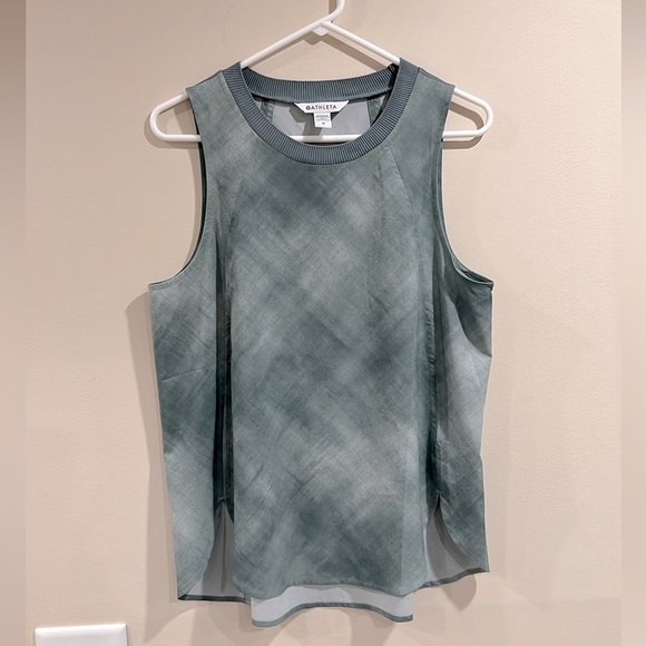 🔥ATHLETA Green Sleeveless Tank Top with Geometric Pattern🔥 - Picture 1 of 6